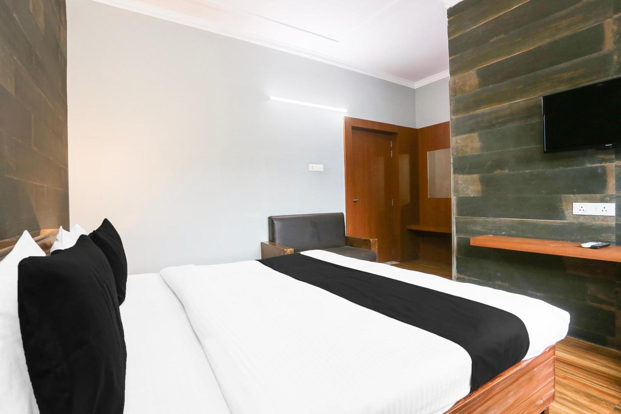 Hotel Super Collection O Bhiwadi Extérieur photo
